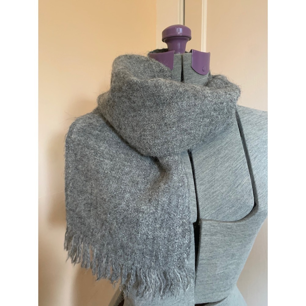 Puma Punku 100% Alpaca Wool Scarf Gray Fringed Made in Bolivia